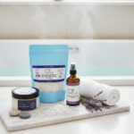 Rutina de relaxare și baie cu sare de magneziu Crisnatur: set spa la domiciliu cu fulgi Zechstein, cremă și spray cu lavandă